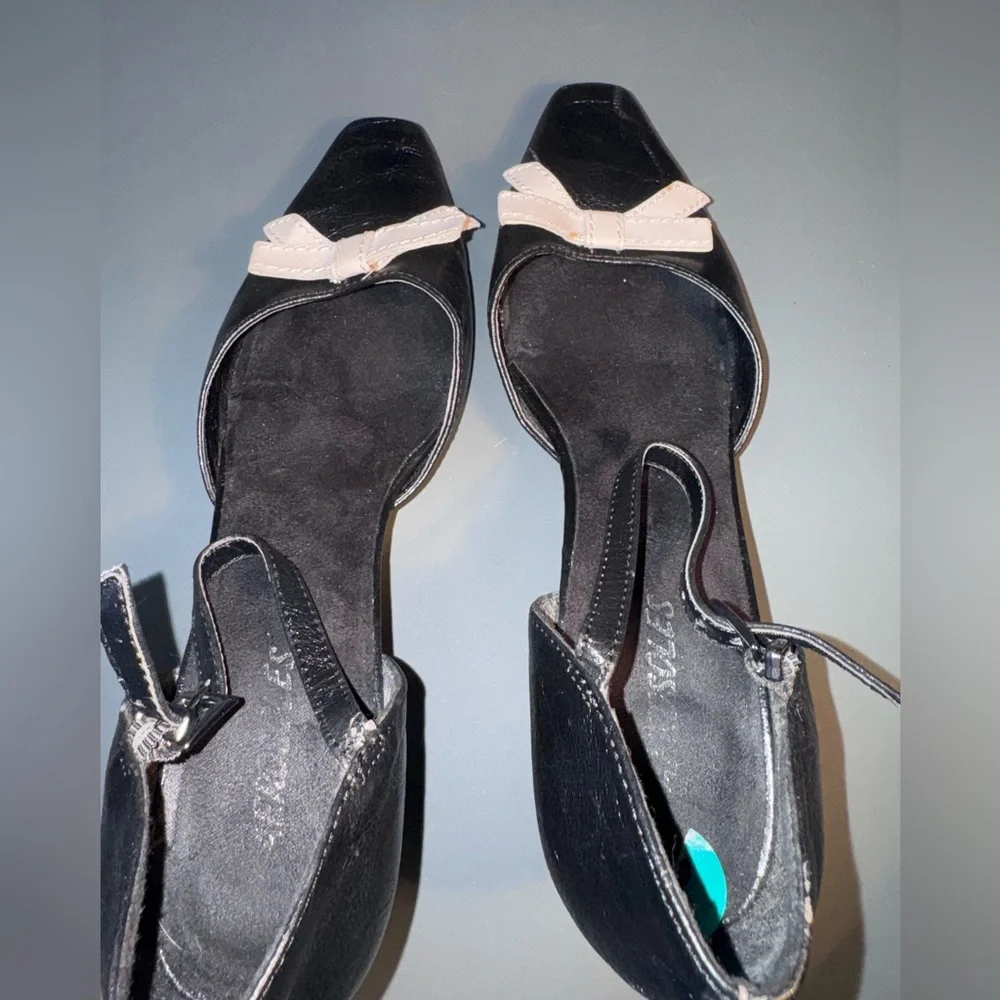 Aerosoles Elegant Black Little Heels with Cream Bow, Size 8 - Picture 11 of 16